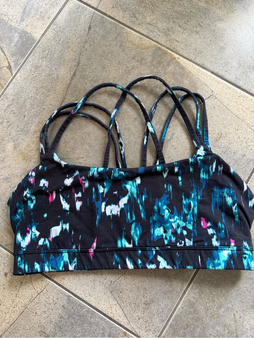 GAPfit low impact Sports Bra with Teal and Pink Abstract Accents & strappy back